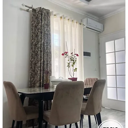 Treis House Дом отдыха Берат