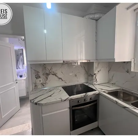 Дом отдыха Treis House Берат